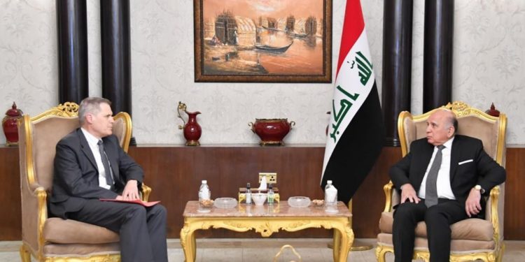 العراق والولايات المتحدة يبحثان تعزيز علاقاتهما الثنائية
