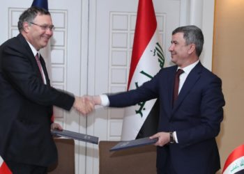 وزير النفط يتفق مع رئيس شركة توتال على توقيتـــات تنفيذ 5 مشاريع