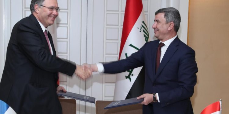 وزير النفط يتفق مع رئيس شركة توتال على توقيتـــات تنفيذ 5 مشاريع