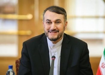 وزير الخارجية الإيراني يرجح أن يجتمع بنظيره السعودي في (دولة ثالثة)