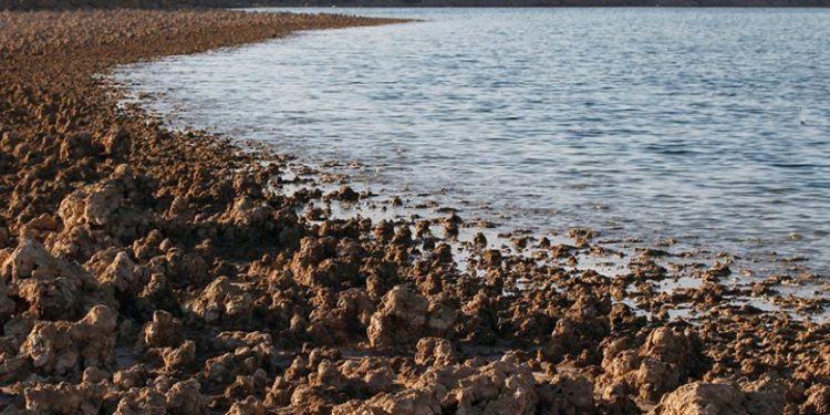 الموارد تعلن عودة المياه إلى بحيرة ساوة بنسبة غمر لا تتجاوز الـ 5 % فقط