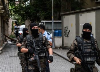 تركيا توقف (7 عراقيين) بتهمة الانتماء لتنظيم داعش