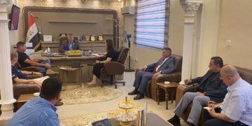 العراق يبحث مع مؤسسة خيرية بريطانية ازالة الالغام