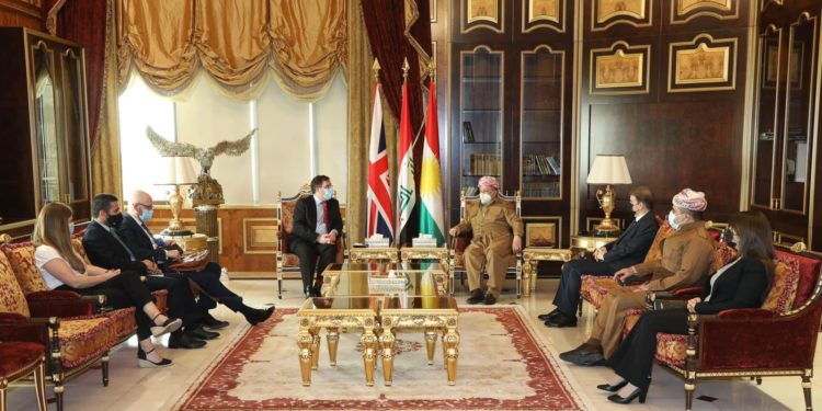 بارزاني يبحث مع السفير البريطاني تحديات تشكيل الحكومة