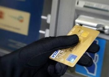 موظف يهرب بعد ان صرف له ضعف راتبه عن طريق الخطأ