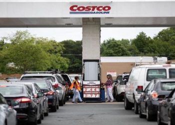 قـــفزة غير مسبوقة في سعر البنزين فـــي اميريكا