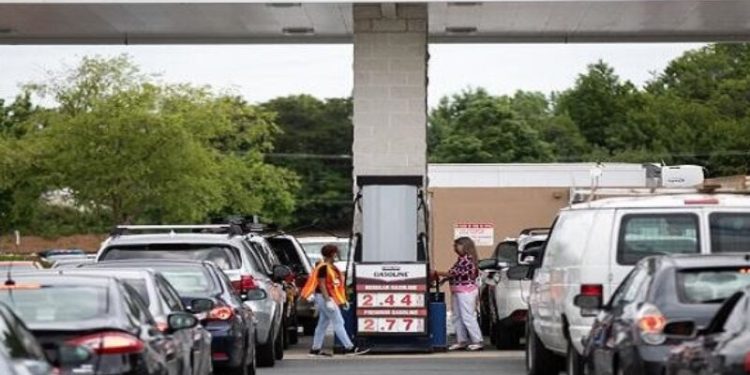 قـــفزة غير مسبوقة في سعر البنزين فـــي اميريكا