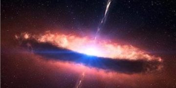علماء فلك يكتشـــفون (ثقبًا أسود أكثر سطوعا 7 آلاف مرة) من ضوء المجرة