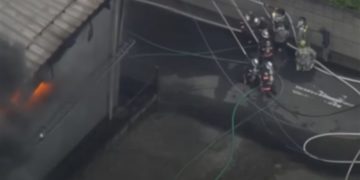 موظف يحرق مقر عمله بسبب “كاروشي” 