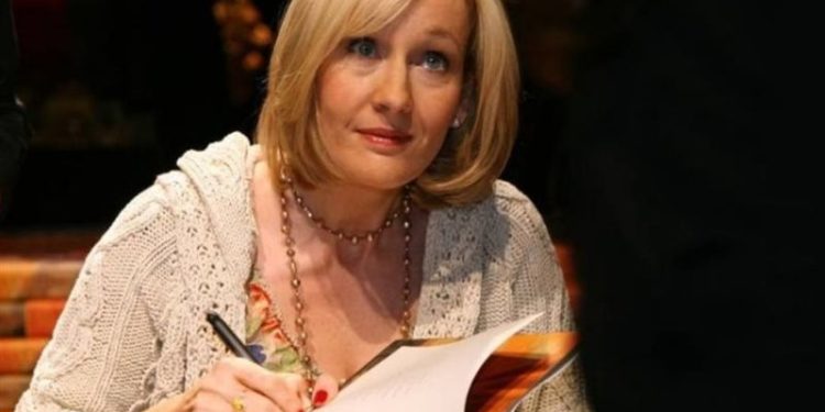 كيف تحولــت مؤلفة “هاري بوتر” من عاطلة إلــــى مليارديرة ؟