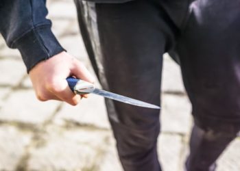 غرامات تصل إلى (مليون جنيه إسترليني) لبيـــــع السكاكين للأطفال في بريطانيا