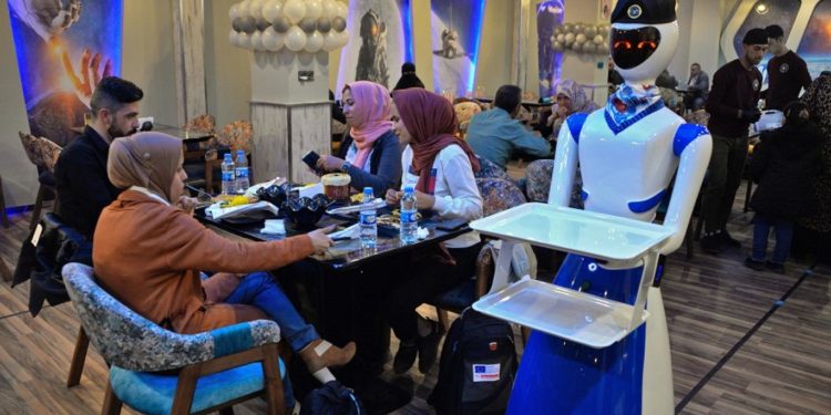 الوجبات السريعة تــــــزاحم الأطباق الشعبية في مطاعم العراق