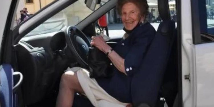 معمرة إيطالية تحصل على رخصة قيادة بعد وصولها 100 عام