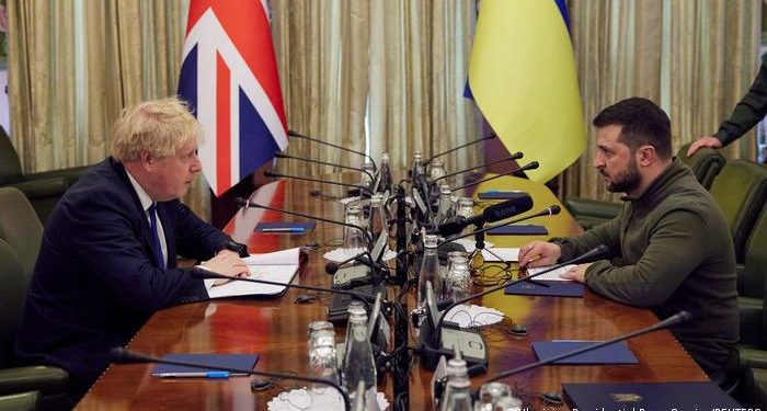 بريطانيا تتعهد بتقديم “مليــار جنيه استرليني” إضافي لدعـــــم أوكرانيا عسكرياً