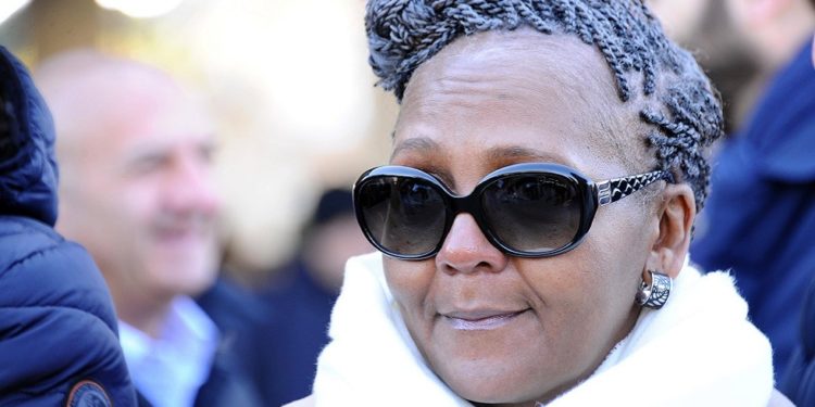 حفيدة مانديلا تخاطب زيلينسكي بسبب مظاهر العنصـــرية في أوكرانيا