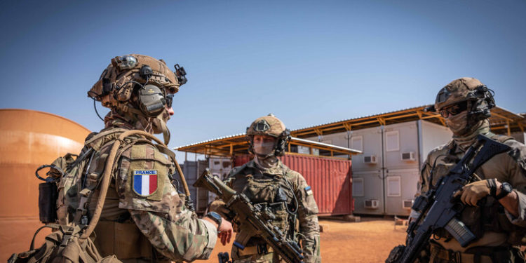  الجيش الفرنسي يعتقـــل مسؤول كبير بتنظيم “داعش” في مالي