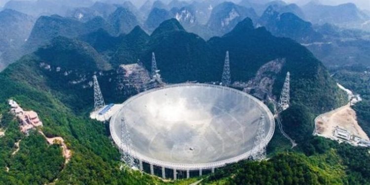 تلسكـــوب صيني يلتقط إشارات من حضارات فضائية