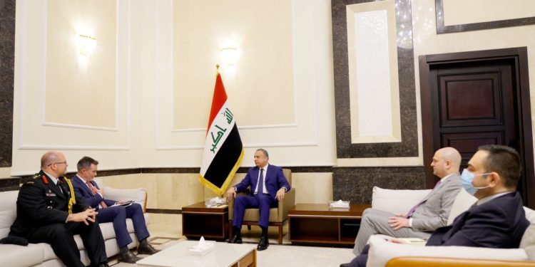 الكاظمي يستقبــــــل السفير الكندي