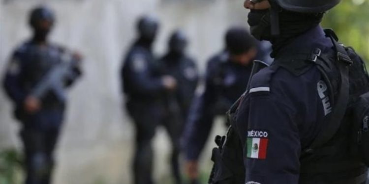 مئات الأشخاص يضربون رجلا حتــــى الموت في المكسيك