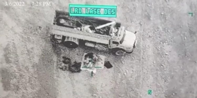 العثور على (مخزن متنقل داخل عجلة) لداعش استهدفتها القوة الجوية+ فيديو