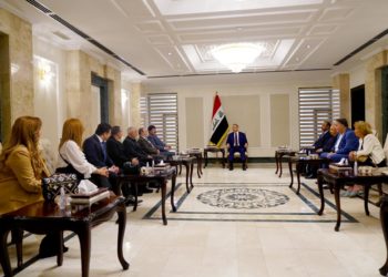 الكاظمي يستقبل عدداً من الفنانين السوريين