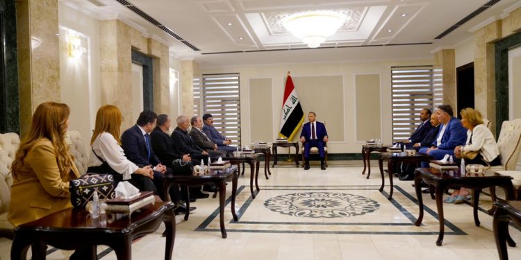 الكاظمي يستقبل عدداً من الفنانين السوريين