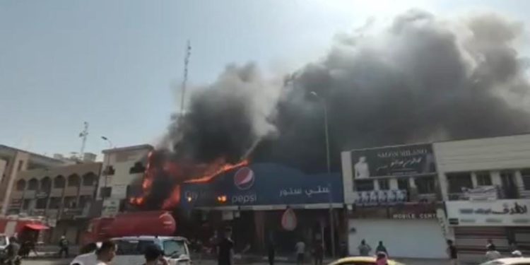 بالفيديو اندلاع حريق داخل محلات في شارع ١٤ رمضان بمنطقة المنصور