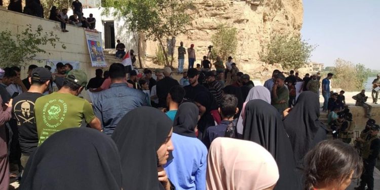 توافد عائلات شهداء سبايكر إلى موقع استشهادهم في تكريت