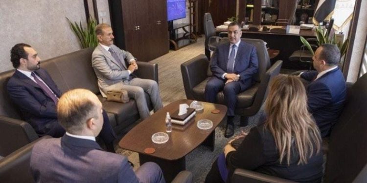 البنك المركزي واتحاد المصارف العربية يناقشان أهمية التعاون بـــ(مجال الخدمات المصرفية)