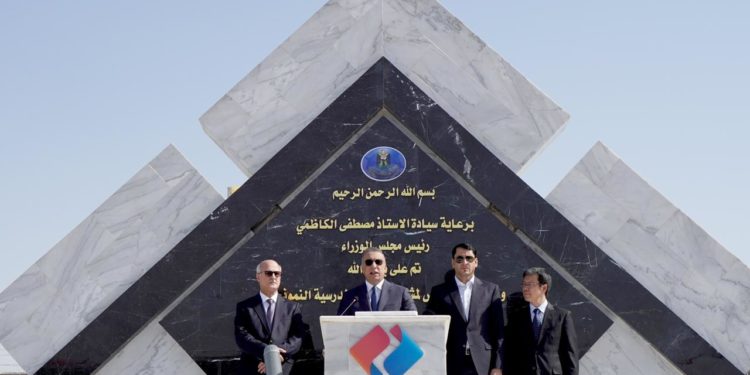 الكاظمي يضع حجر الأساس للمرحلة الأولى من مشروع المباني المدرسية