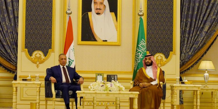 الكاظمي يتباحث مع بن سلمان العلاقات الثنائية بين البلدين والتعاون الاقتصادي