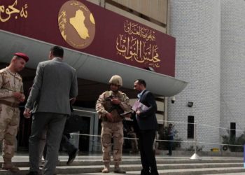 إخلاء مبنى البرلمان من النواب والموظفين … خشية من اقتحام المتظاهرين