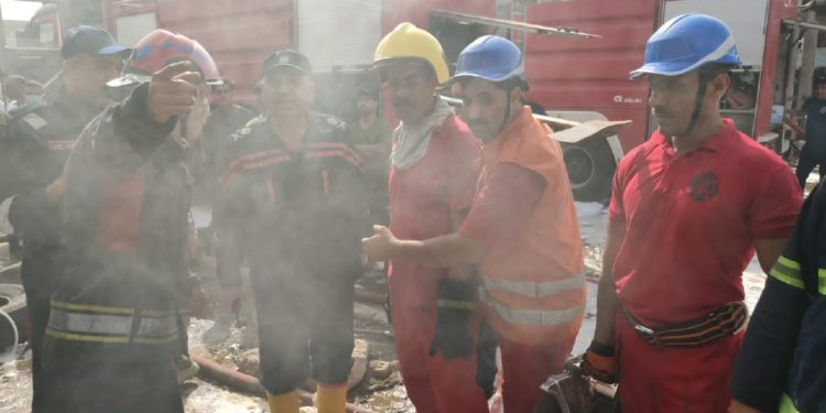 اخماد حريق اندلع في مجمع المشن في بغداد