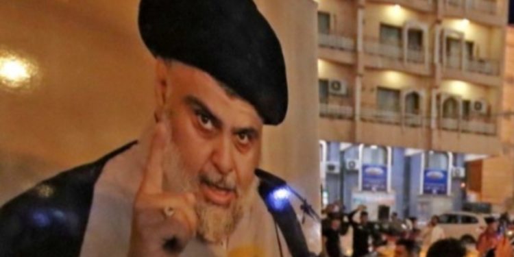 “نيويورك تايمز” ترسم سيناريوهات ما بعد انسحاب الصدر.. (الشارع والسلاح)