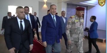 نائب قائد العمليات المشتركة وكبار ضباط القيادة يستقبلون لجنة الأمن والدفاع النيابية