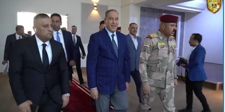 نائب قائد العمليات المشتركة وكبار ضباط القيادة يستقبلون لجنة الأمن والدفاع النيابية