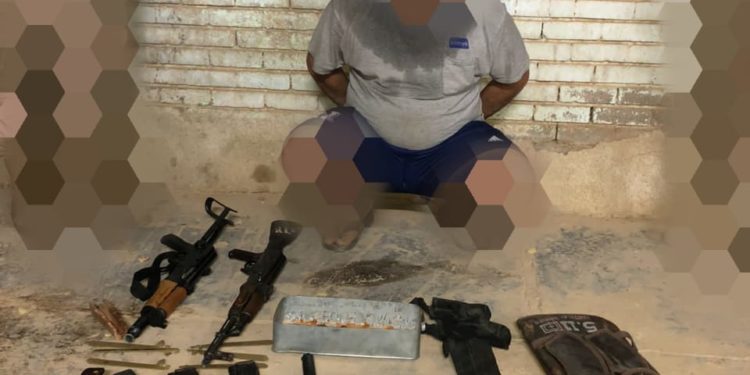 احباط محاولة للدكة العشائرية والقبض على متهم وضبط الأسلحة والاعتدة التي كانت بحوزته في جانب الرصافة