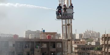 اخماد حريـــــق داهم عدداً من المحال التجارية والمخازن في بغداد + صور