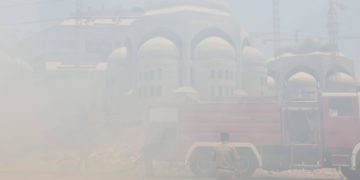 الدفاع المدني يخمد حريقاً لــ(دور تجاوز) ضمن محيط جامع الرحمن ببغداد