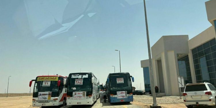  تفويج (1927 حاجّاً) براً إلى السعودية لأداء مناسك الحج + صور