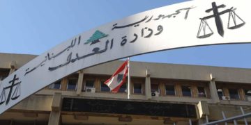 قضاة عراقيون يتبرعون لنظرائهم اللبنانيين بـ400 ألف $