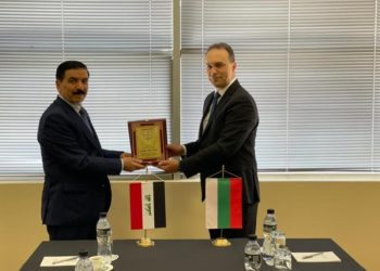 وزير الدفاع يصل الى بلغاريا