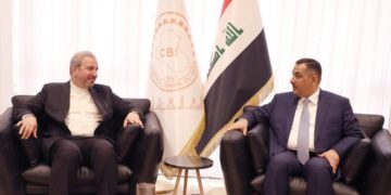محافظ البنك المركزي يبحث الية (دفع المستحقات المالية) لايران