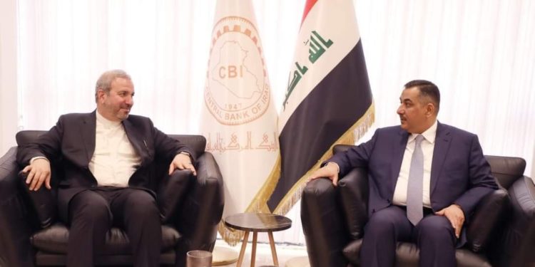 محافظ البنك المركزي يبحث الية (دفع المستحقات المالية) لايران