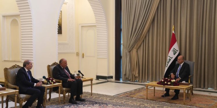 رئيس الجمهورية يشدد علـــى (تأسيس أطر تعاون إقليمي) ترتكز على الاقتصاد