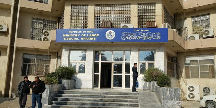 تحذيـــر من صفحات على الفيسبوك تنتحل صفة وزارة العمل