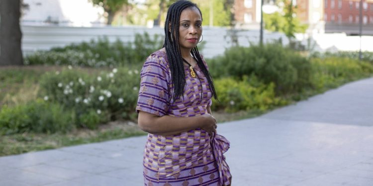 عاملة تنظيف تفوز في البرلمان الفرنسي