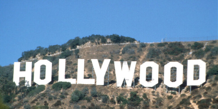 حرائق تنتشر في تلال هوليوود الشهيرة