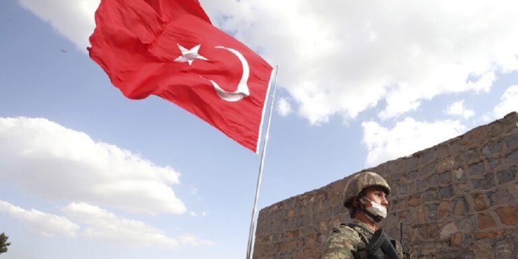 سقوط عدد من الصواريخ في محيط قاعدة زليكان التركية