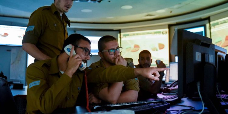 الجيش الإسرائيلي يستخدم كاشفا يمكنه (الرؤية من خلف الجدران)